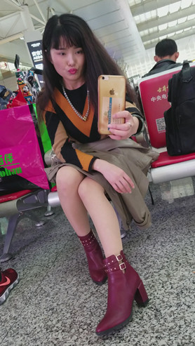 爱自拍的小姐姐