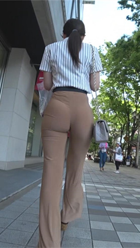 长腿紧身喇叭裤美眉