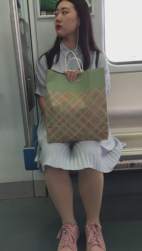 漂亮的蓝裙美女