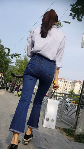 牛仔紧身丰腴美女