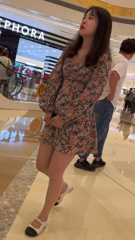 花裙美女