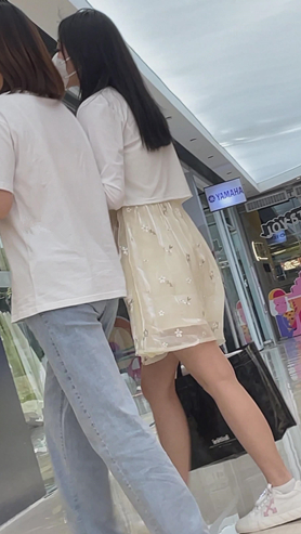 白裙美女