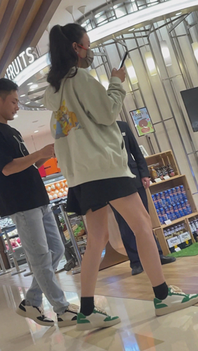 黑裙美女