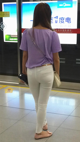 紫衣紧身白裤妹子