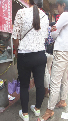 黑裤紧身妹子