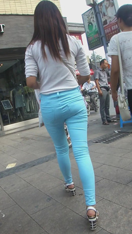 蓝裤紧身妹子