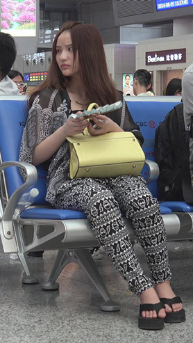 有点憔悴的妹子