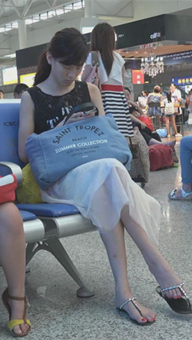 白裙美足