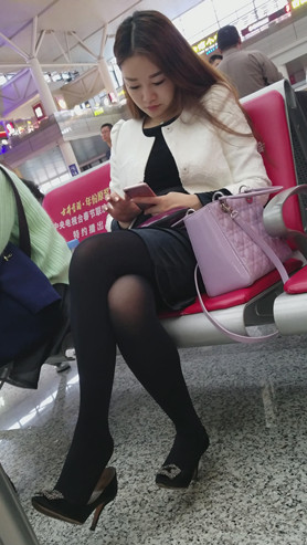 白衣黑丝美女