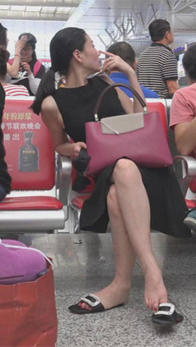 黑裙美足