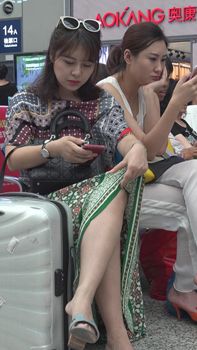 两个漂亮的气质美女