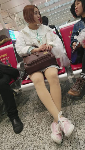 肉丝短发妹子