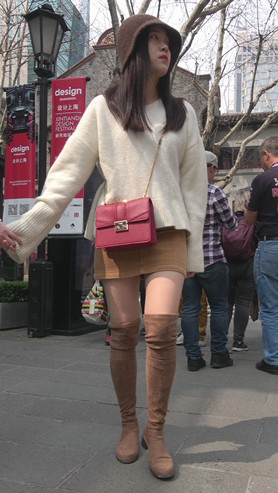 漂亮还有气质的高靴美女