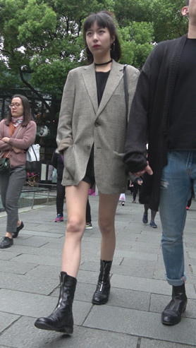 漂亮的长腿白嫩气质美女