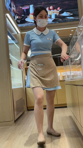 蛋糕店的小姐姐