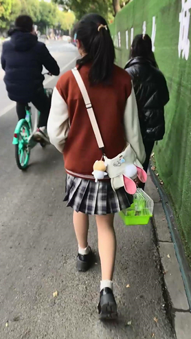 百褶裙小妹