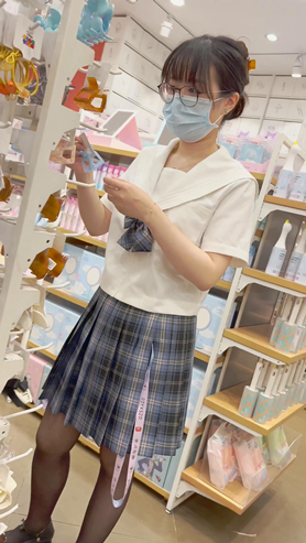 百褶裙小姐姐