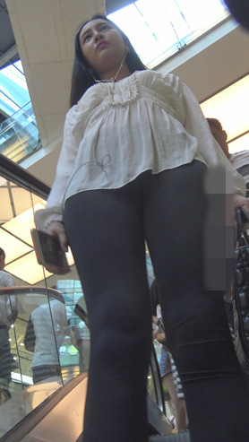 黑裤紧身美女