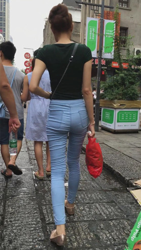 牛仔裤小姐姐