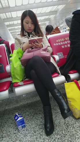 漂亮的黑丝妹子