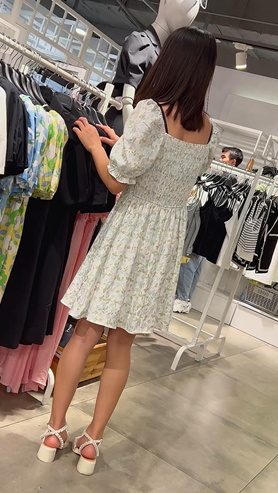 连衣裙小姐姐