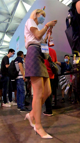 短发美女
