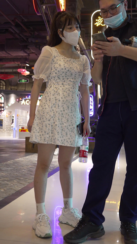 连衣裙美女