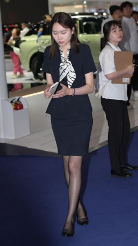 制服美女(42P)
