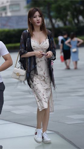 性感漂亮的长裙美女(24P)