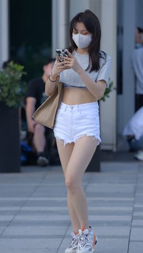 白色热裤露腰美女(27P)