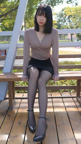 （视频）黑色包臀裙美女
