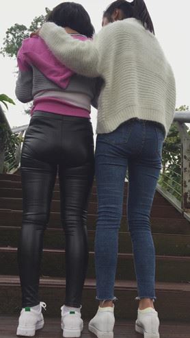 皮裤和牛仔妹子