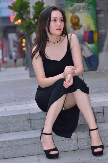 黑裙美眉