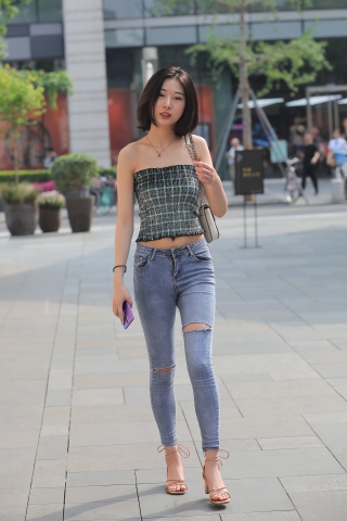 苗条紧身牛仔裤