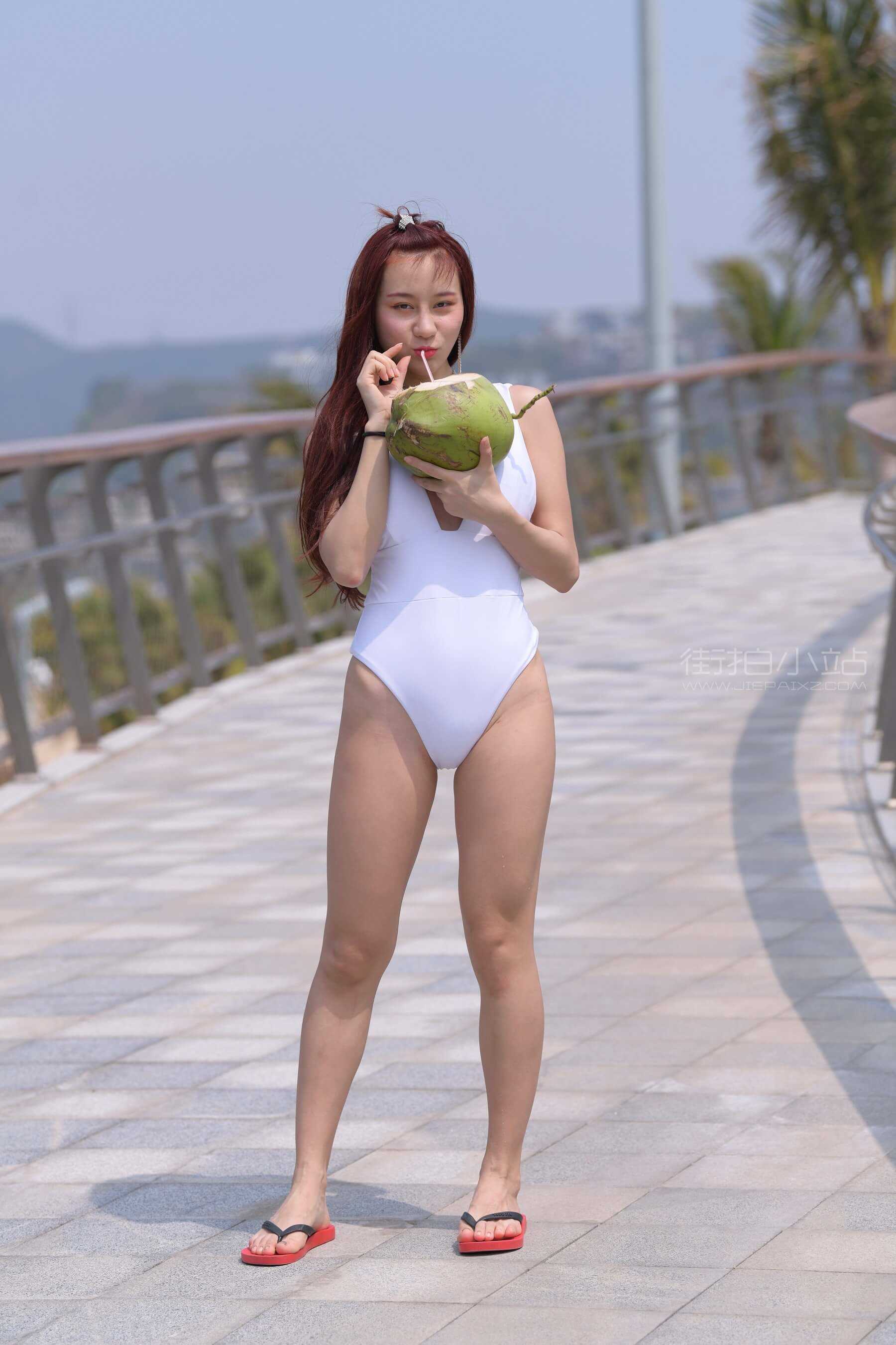 视觉冲击摄影作品●白色连体比基尼美眉 【套图+视频】