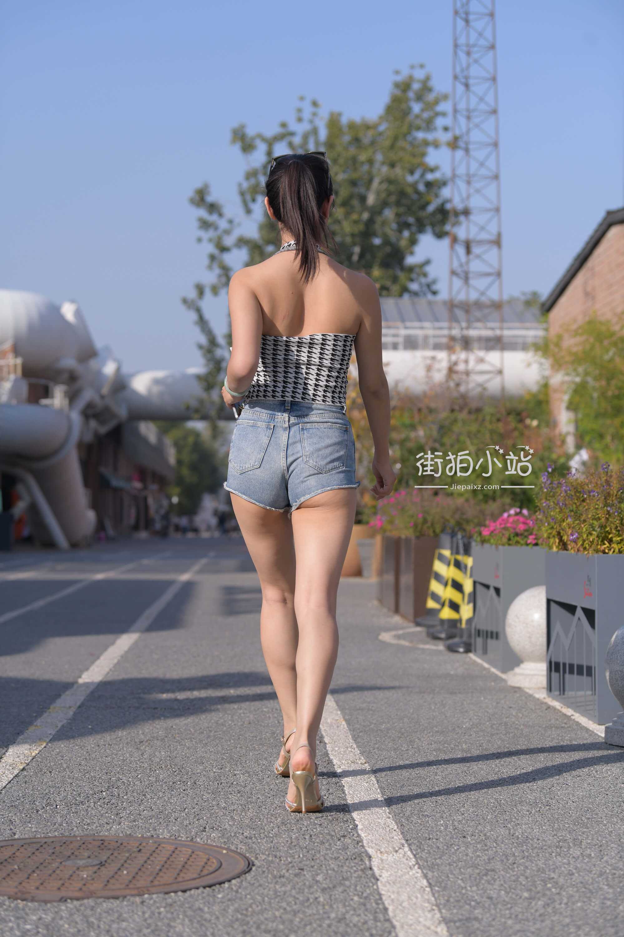 [一始专区] 牛仔热裤美女 【图+V】