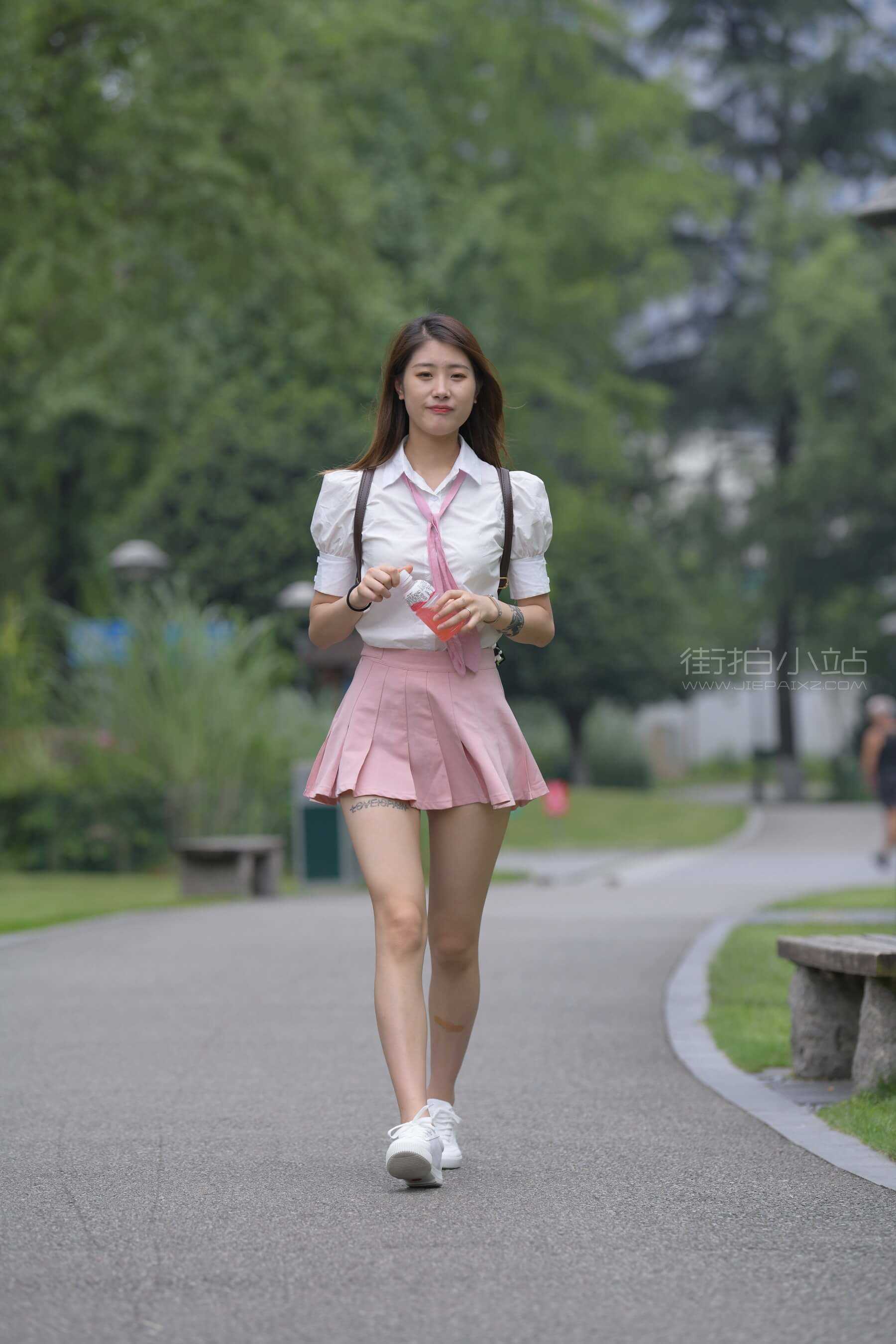 粉色短裙女孩 ~ 图片+V