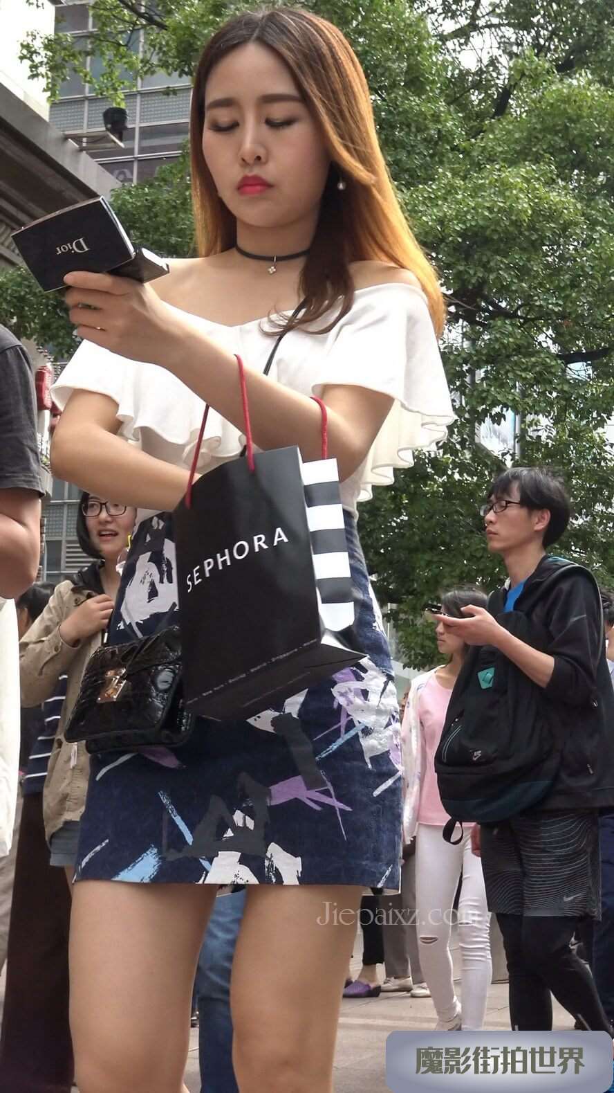 4K - 街拍美丽长腿女友 [1.57 GB/MP4]