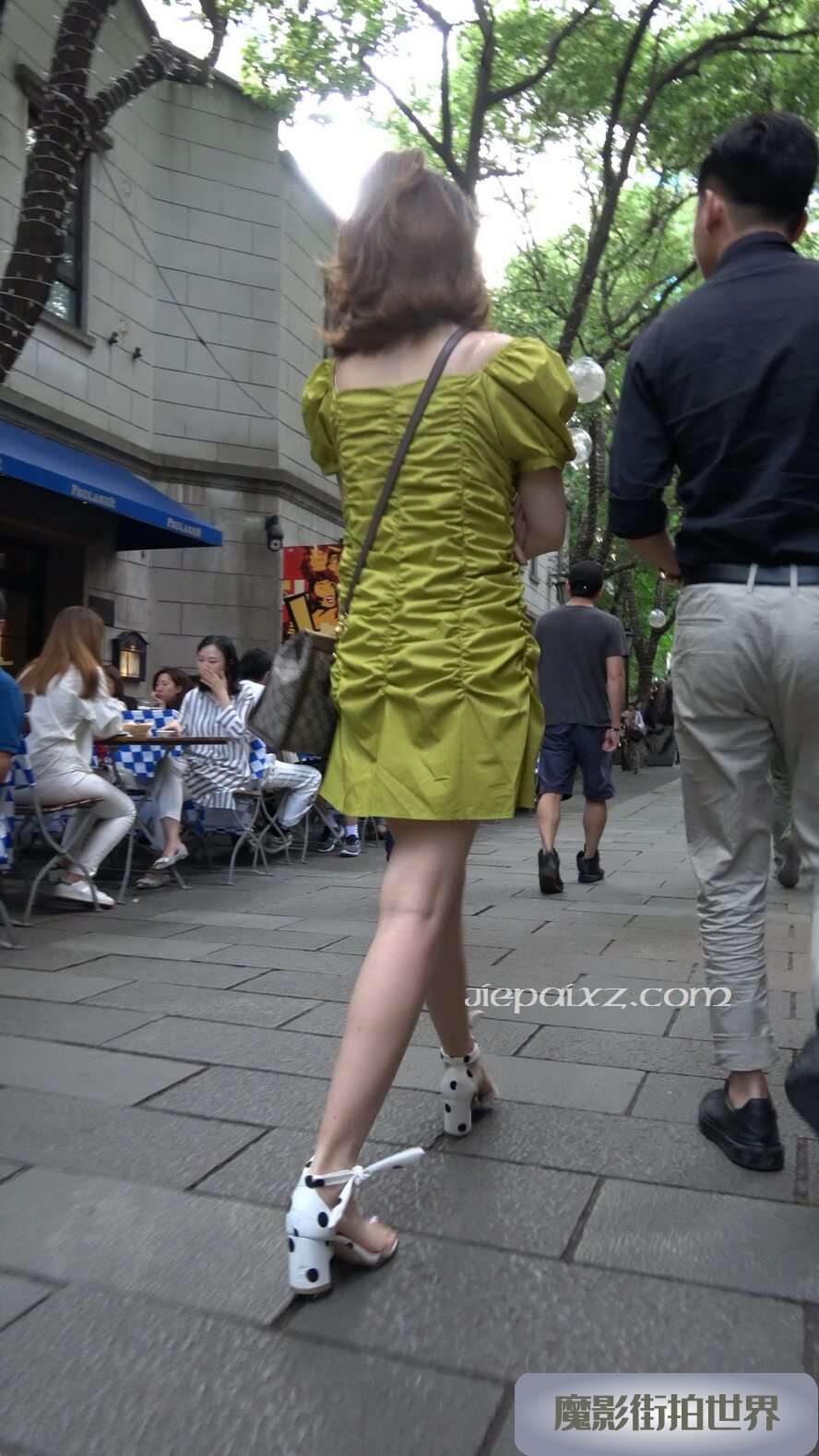 4K - 街拍性感连衣裙性感街拍高跟美眉 [942 MB/MP4]