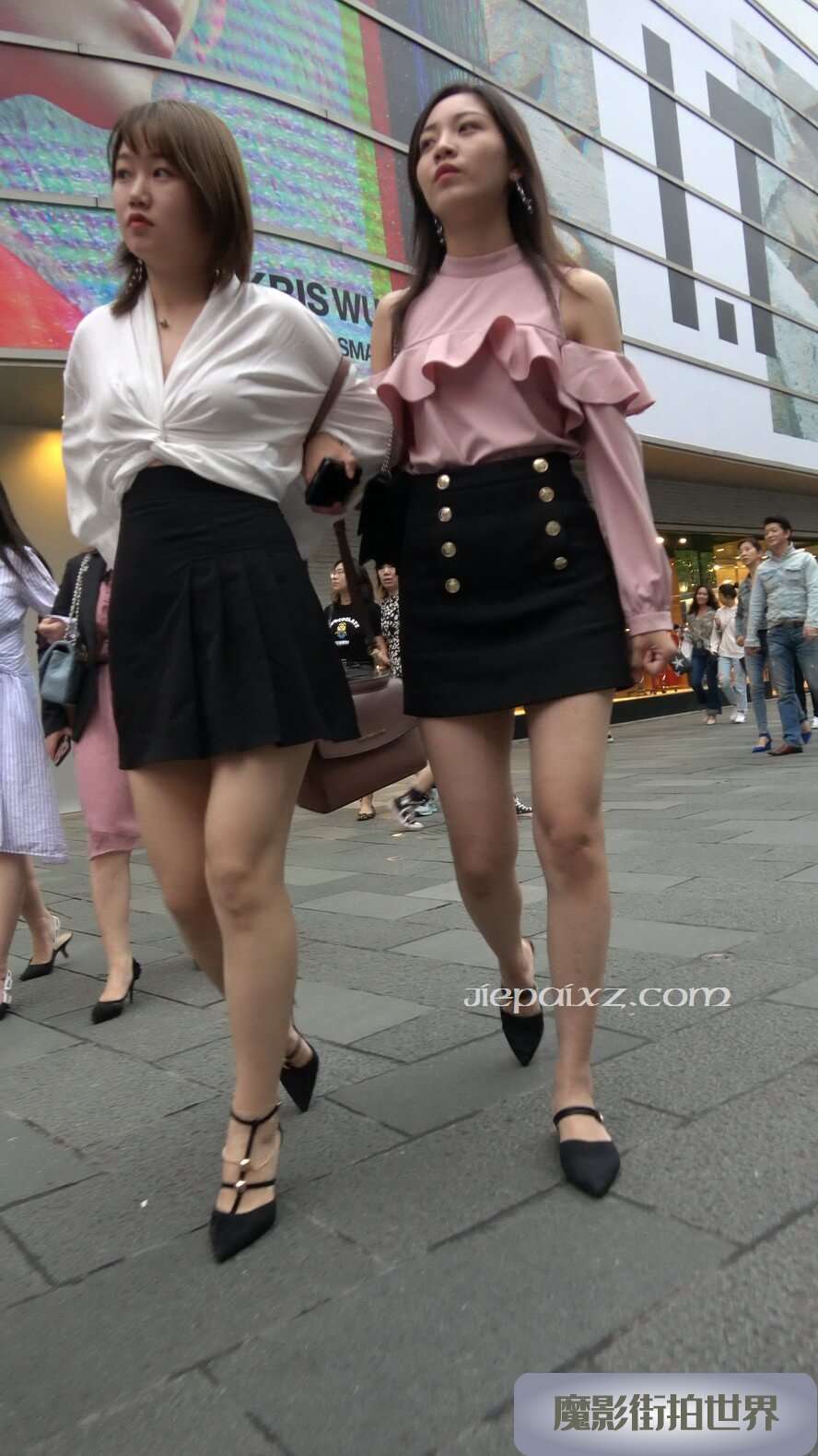 4K - 街拍跟拍黑色短裙街拍长腿高跟美女 [2.24 GB/MP4]