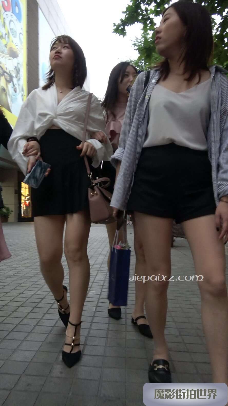 4K - 街拍跟拍黑色短裙街拍长腿高跟美女 [2.24 GB/MP4]