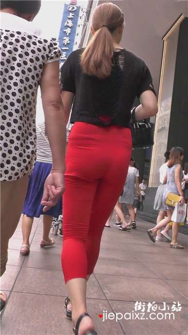 街拍美臀性感宽臀美少妇 [1.35 GB]