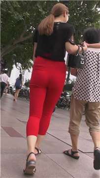 街拍美臀性感宽臀美少妇 [1.35 GB]