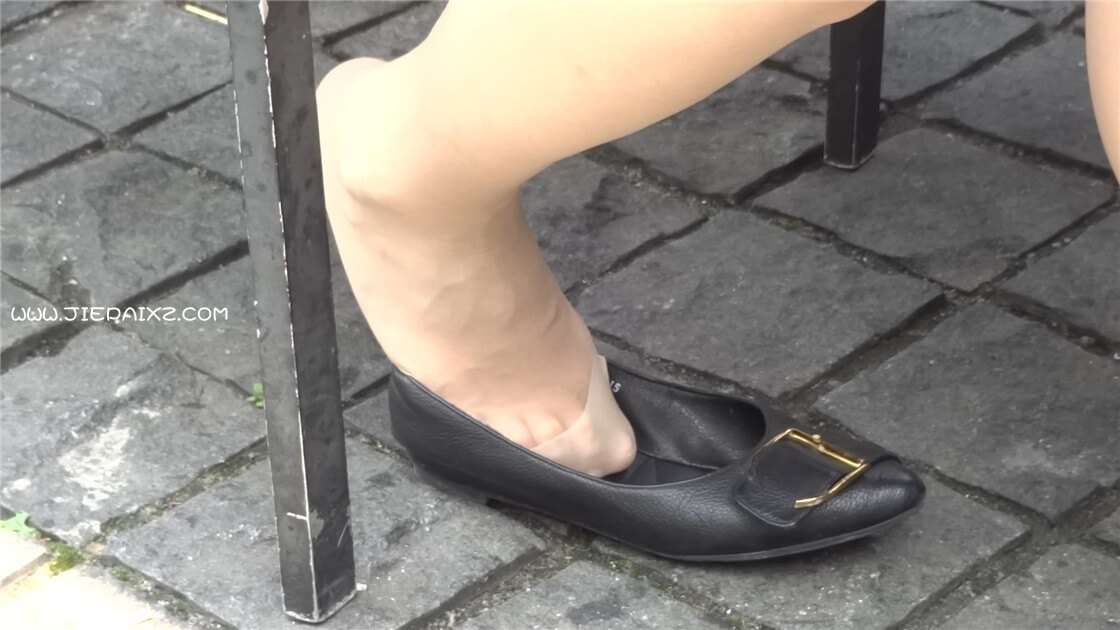 街拍长丝成熟女子 [308 MB/MP4]