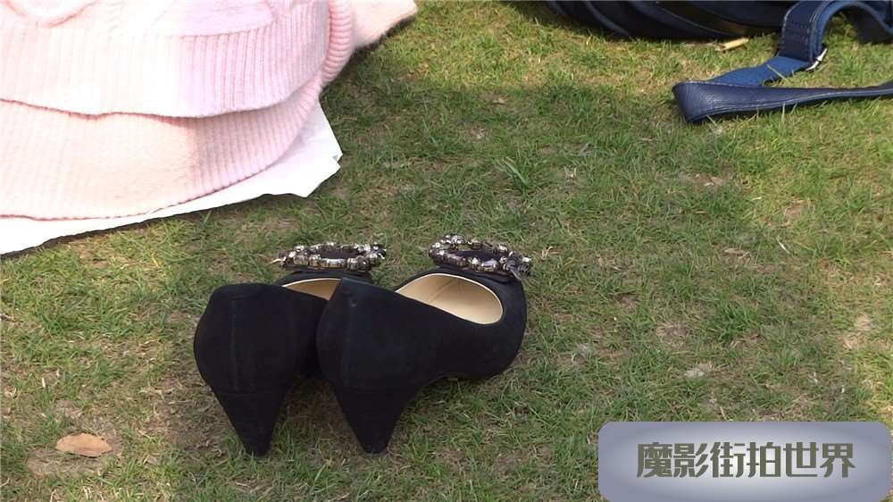 粉衣肉色丝袜美妇太诱人 [702 MB/MP4]