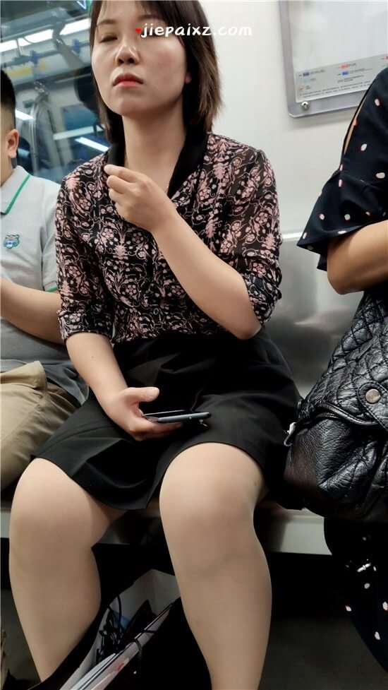 街拍丝袜少F