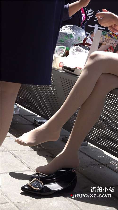 街拍肉丝袜妹妹 [1.40 GB/MP4]