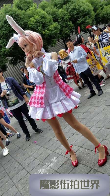 4K - 玩cosplay装扮兔女郎的二次元青春少女