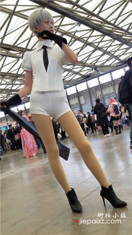 4k-短裤长腿高跟丝袜cosplay的美少女
