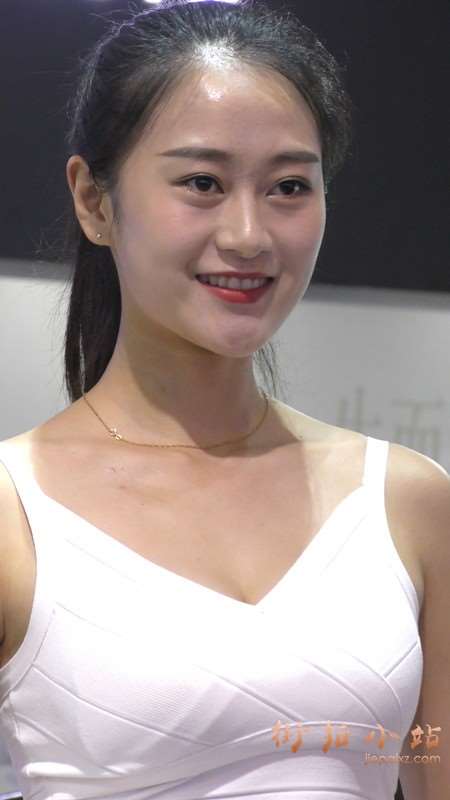 4k-白色性感包臀裙美女车模